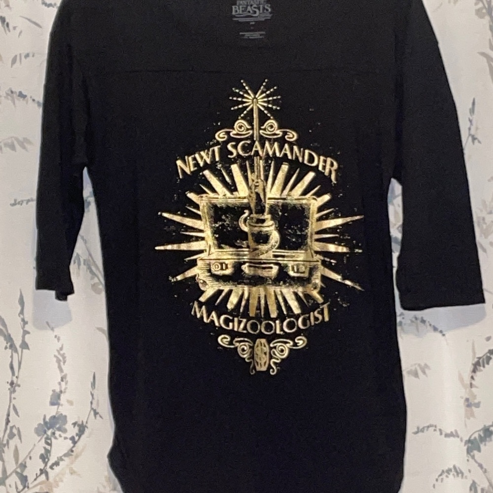 Fantastic beasts long sleeve T-shirt. Harry Potter. Size medium. Used once.
